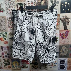 O’Neill size 3 board shorts. Womens. Great condition, barely worn.